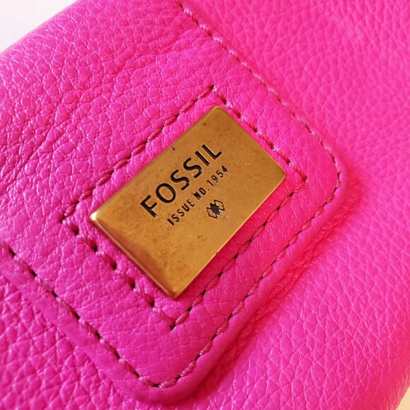 Fossil Pebbled Leather Wristlet Wallet - Picture 3 of 10